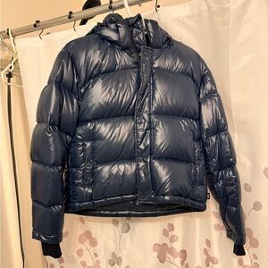 Cropped Aritzia superpuff jacket